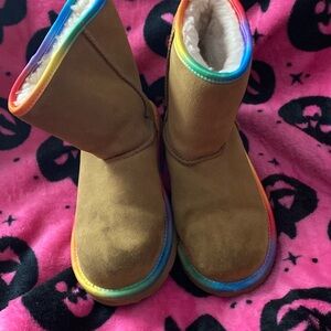 Girls UGG rainbows size 3